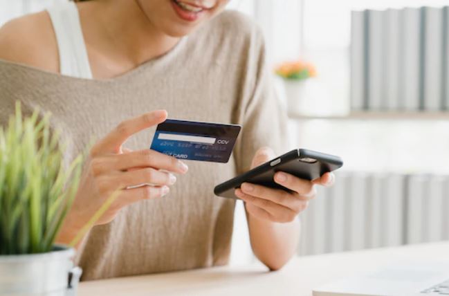 Read more about the article 4 dicas para usar o cartão de crédito de forma equilibrada